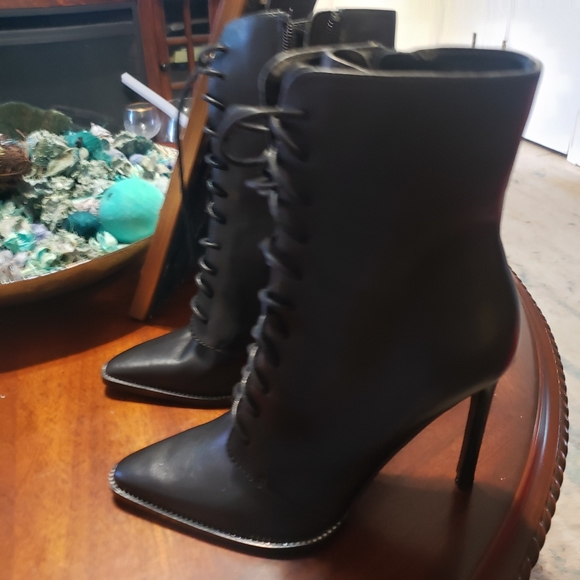 Steve Madden Never worn Black size 7 Booties - Picture 3 of 7